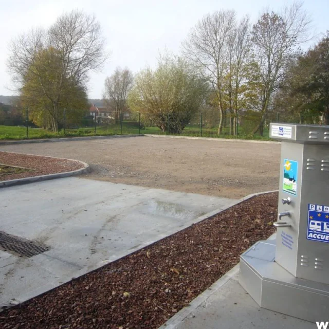 Meerpaal bij caravanpark Watten