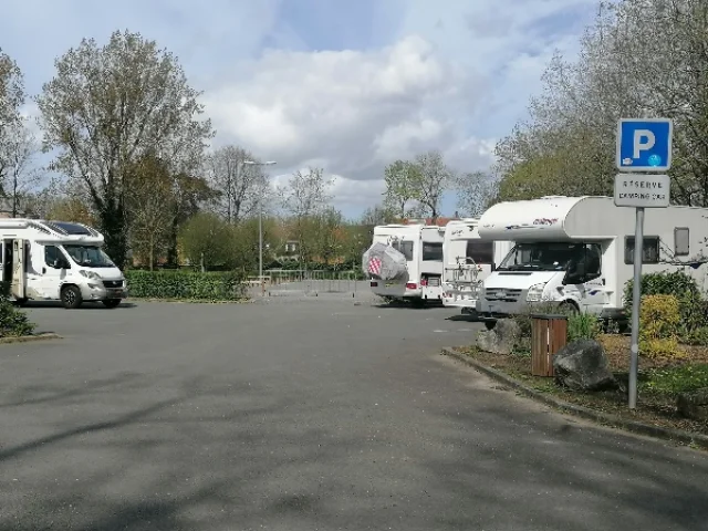 Esq Kampeerauto's Fb